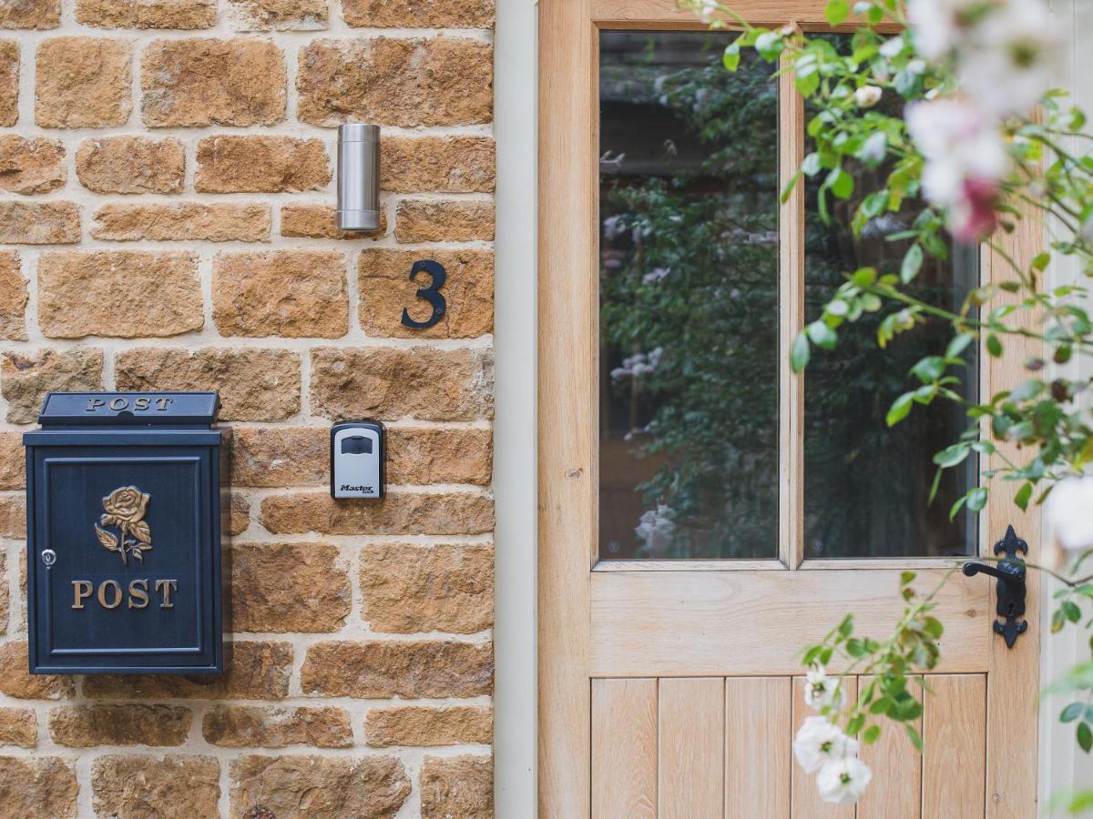 Climbing Rose - Dog Friendly - Peaceful Cotswold Holiday home Adlestrop