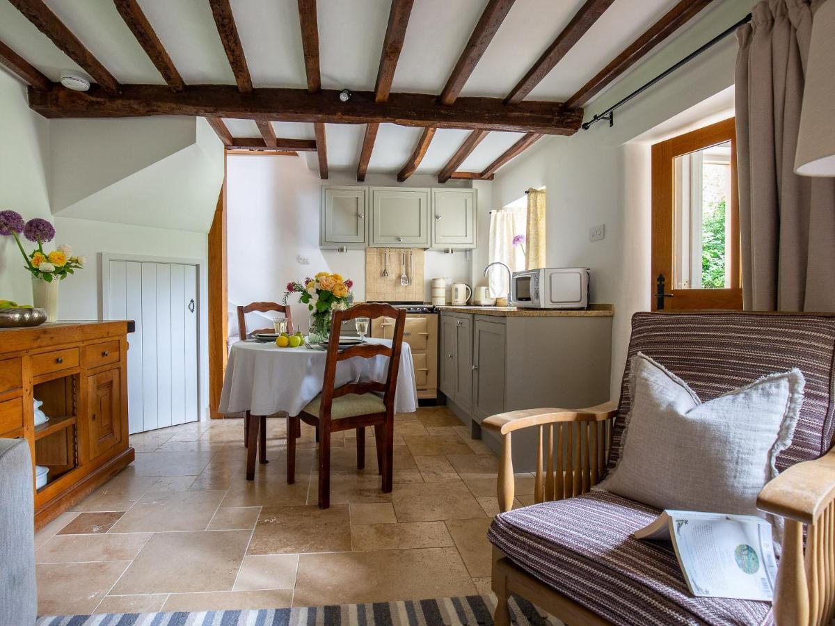 Climbing Rose - Dog Friendly - Peaceful Cotswold *