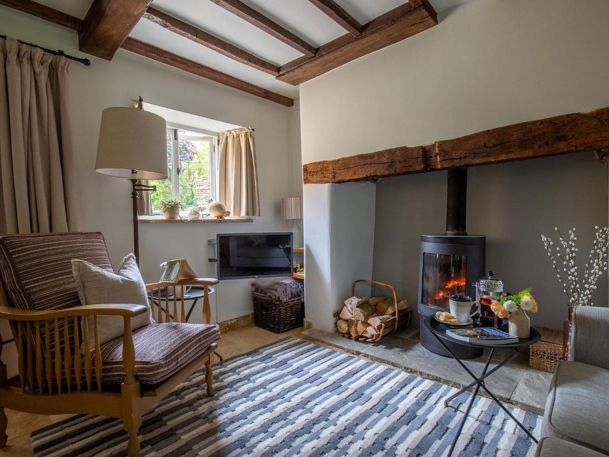 Climbing Rose - Dog Friendly - Peaceful Cotswold Holiday home *