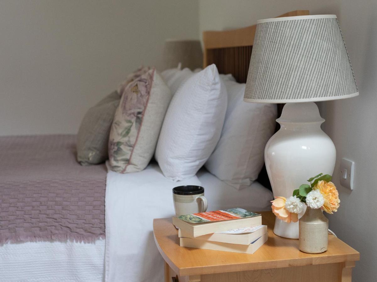 Climbing Rose - Dog Friendly - Peaceful Cotswold Holiday home *
