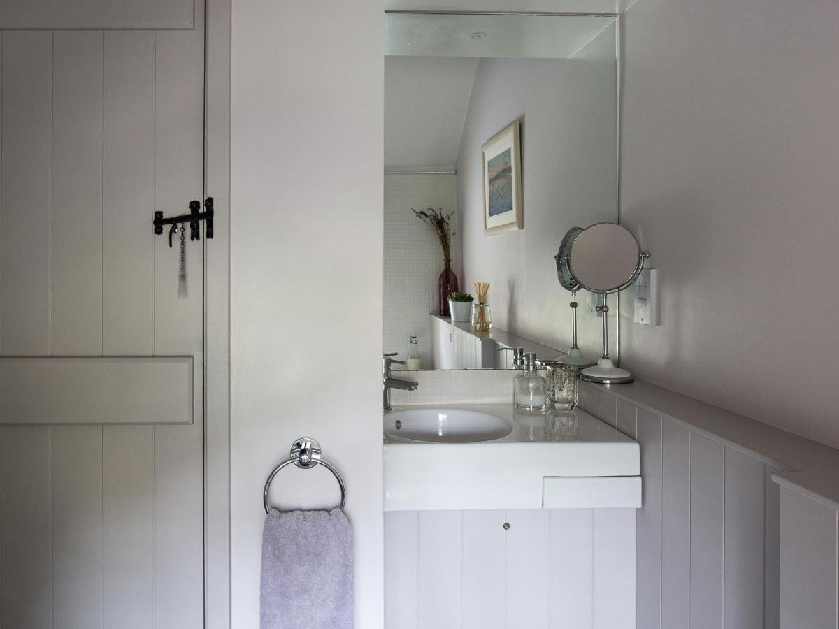 Climbing Rose - Dog Friendly - Peaceful Cotswold Holiday home *