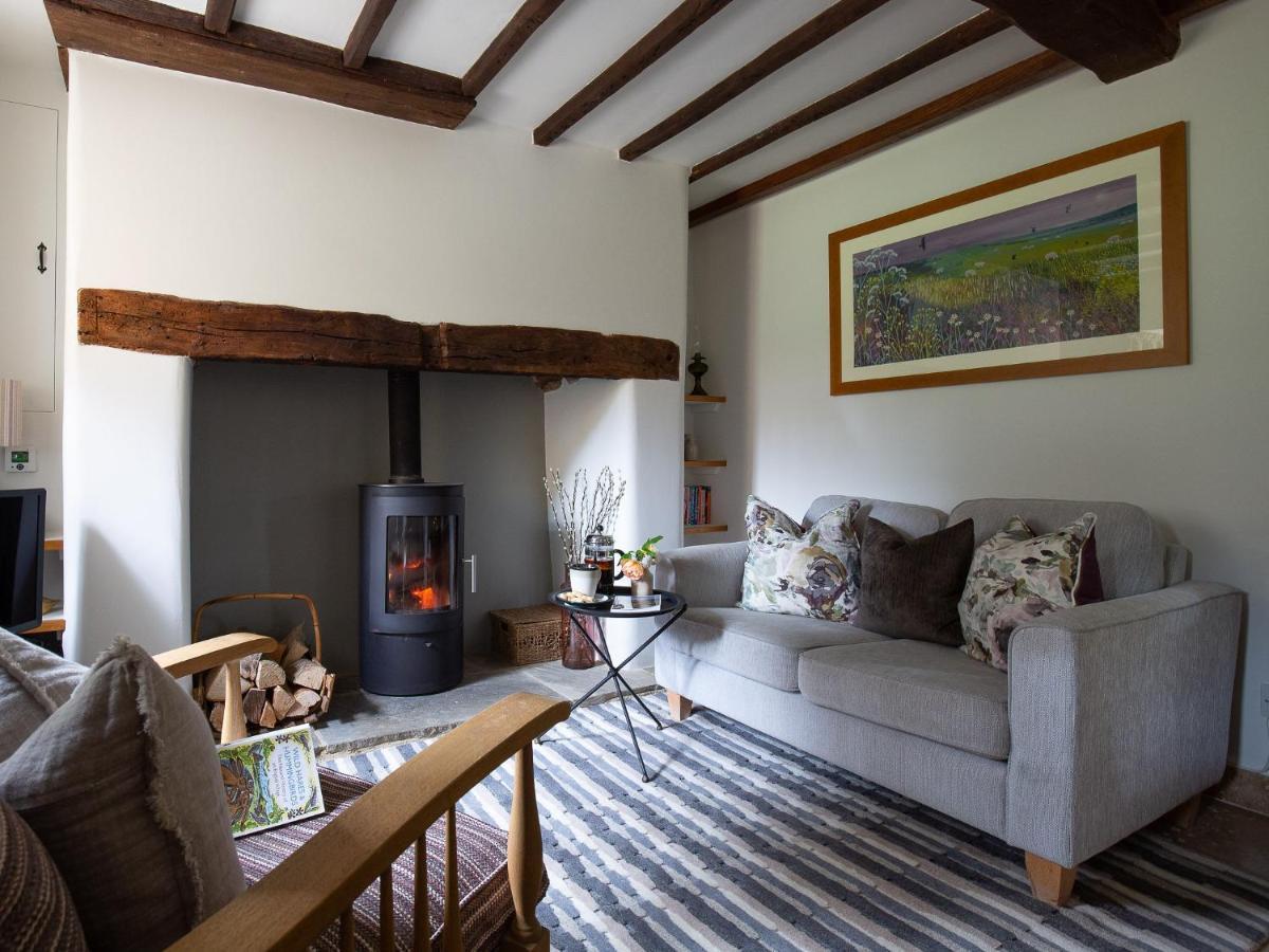 Climbing Rose - Dog Friendly - Peaceful Cotswold Holiday home Adlestrop