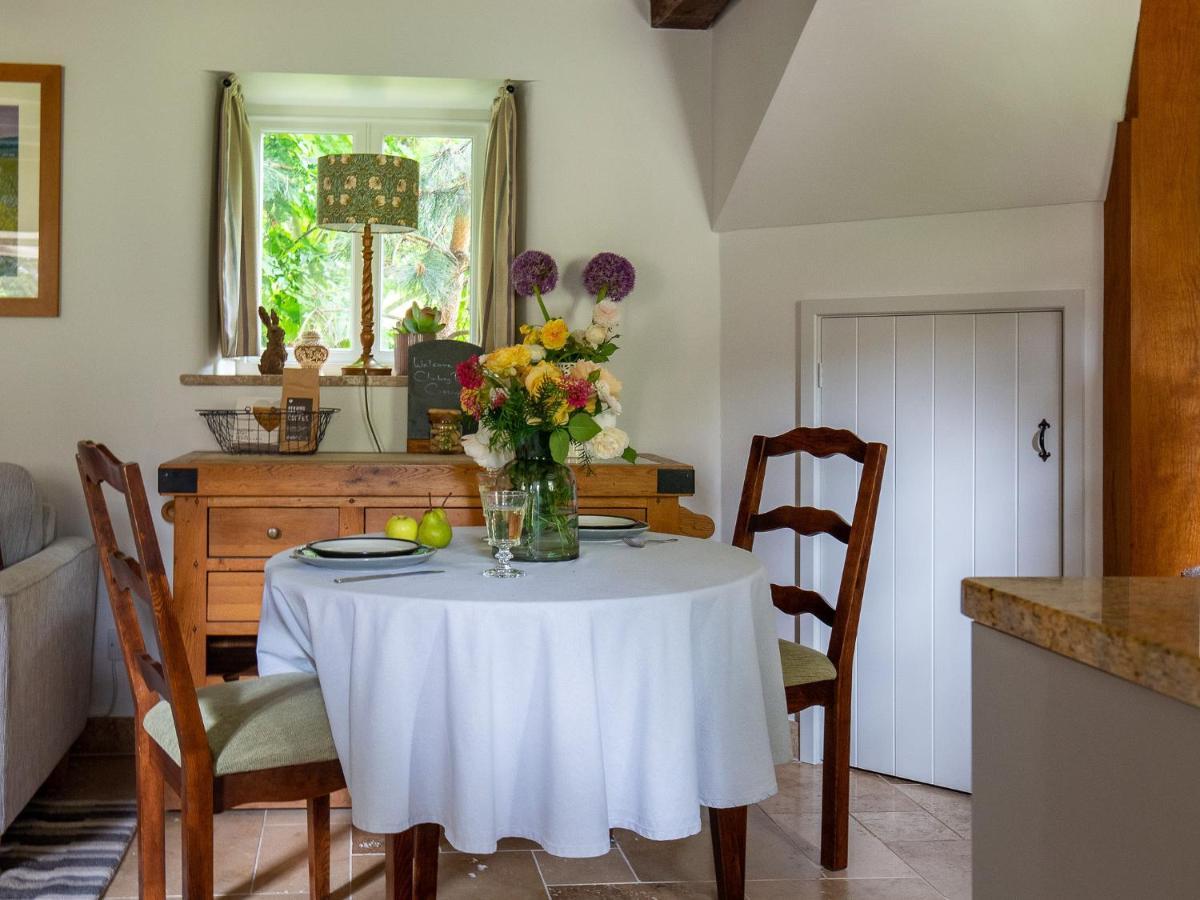 Climbing Rose - Dog Friendly - Peaceful Cotswold *