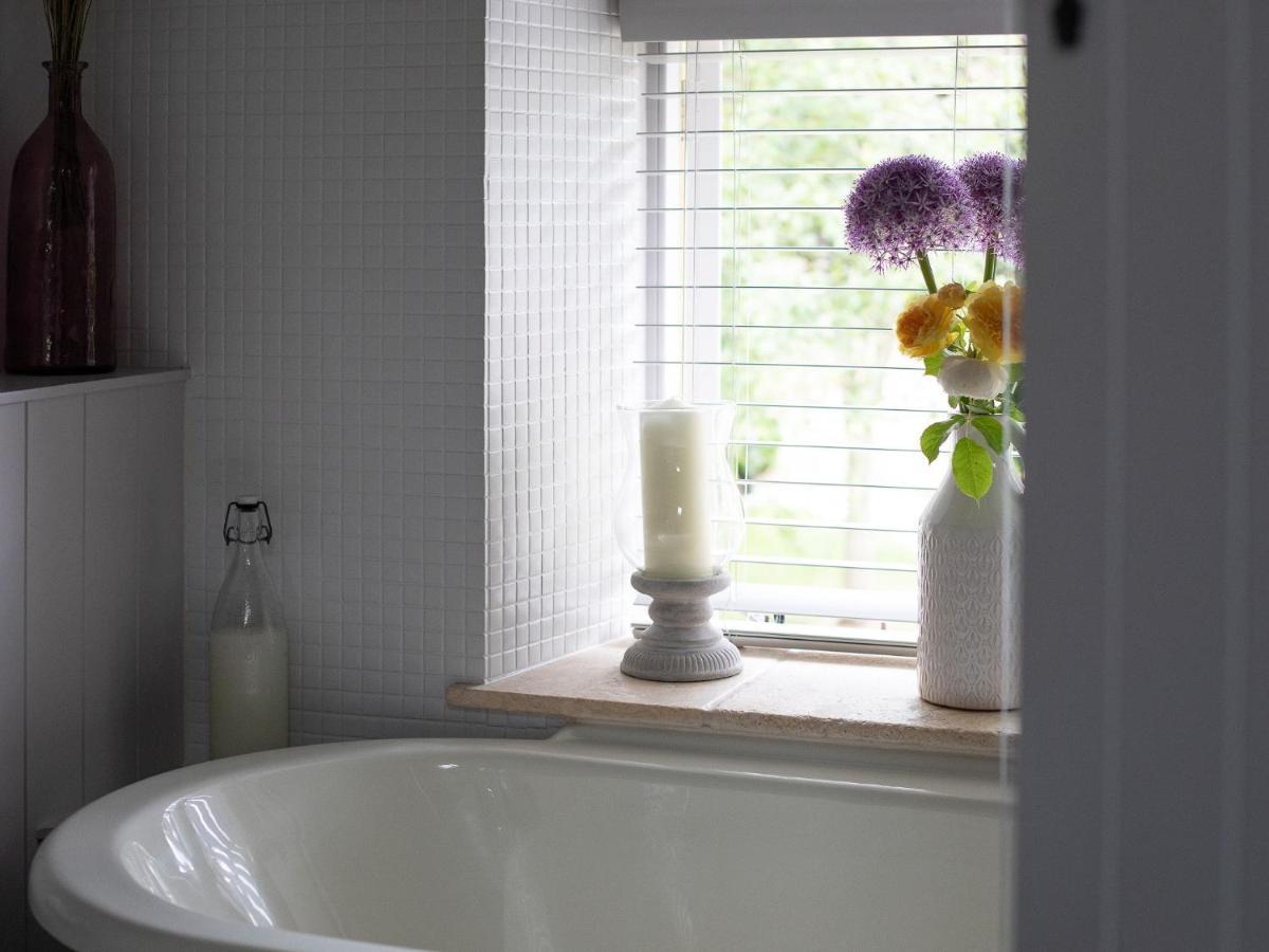 Climbing Rose - Dog Friendly - Peaceful Cotswold Holiday home