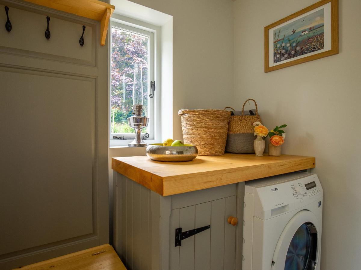 Climbing Rose - Dog Friendly - Peaceful Cotswold Holiday home *