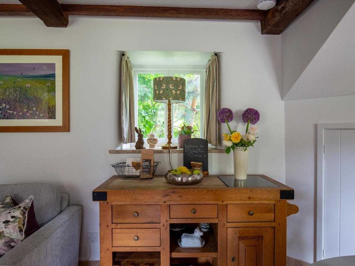 Climbing Rose - Dog Friendly - Peaceful Cotswold *