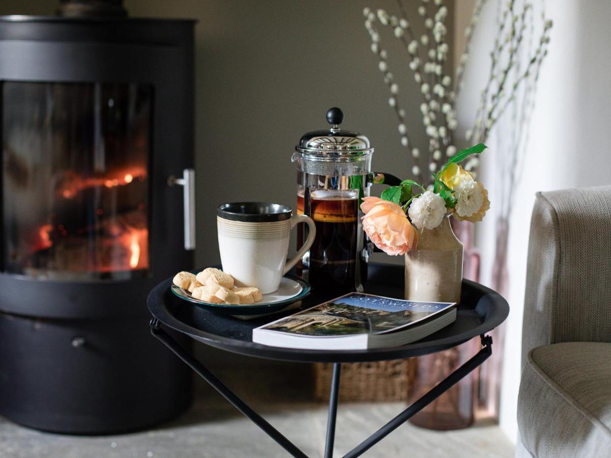 Climbing Rose - Dog Friendly - Peaceful Cotswold Holiday home *